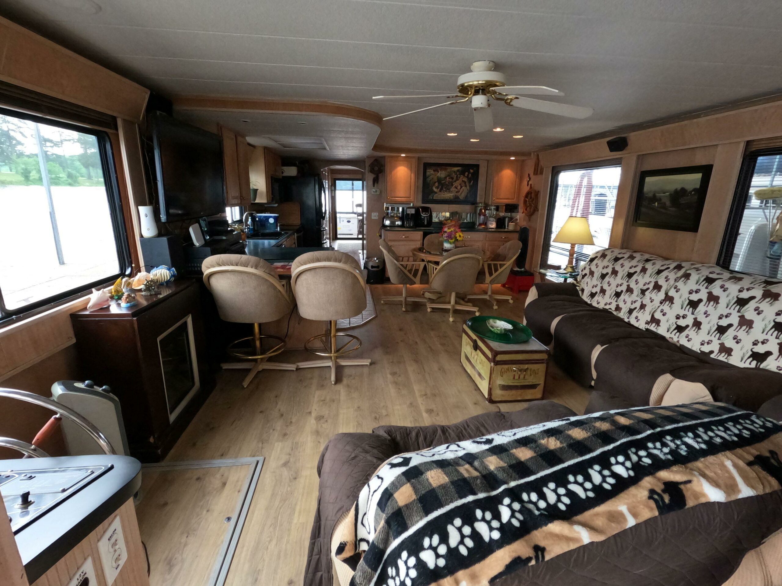 1998 Jamestowner 1667WB Americana Custom