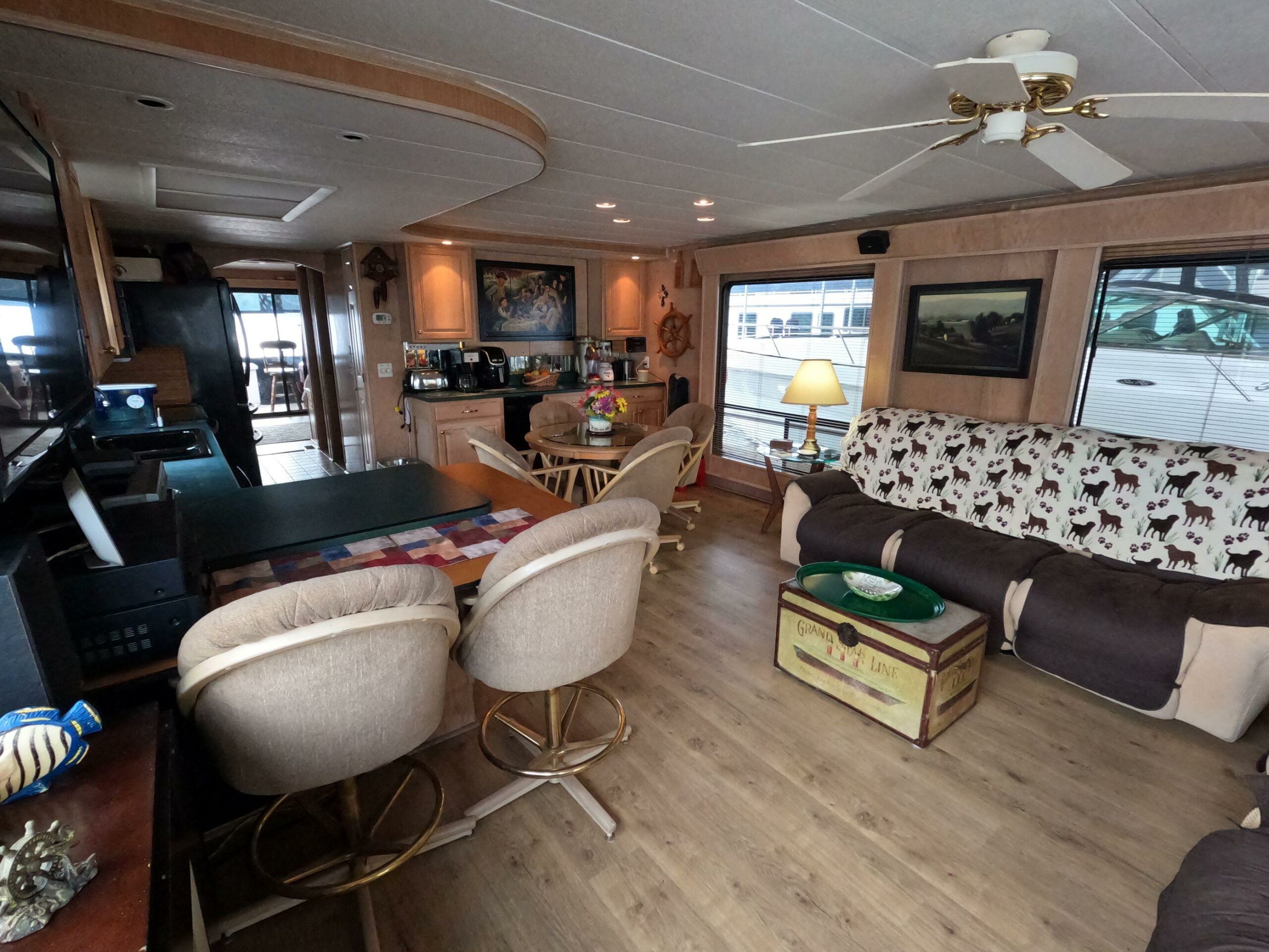 1998 Jamestowner 1667WB Americana Custom