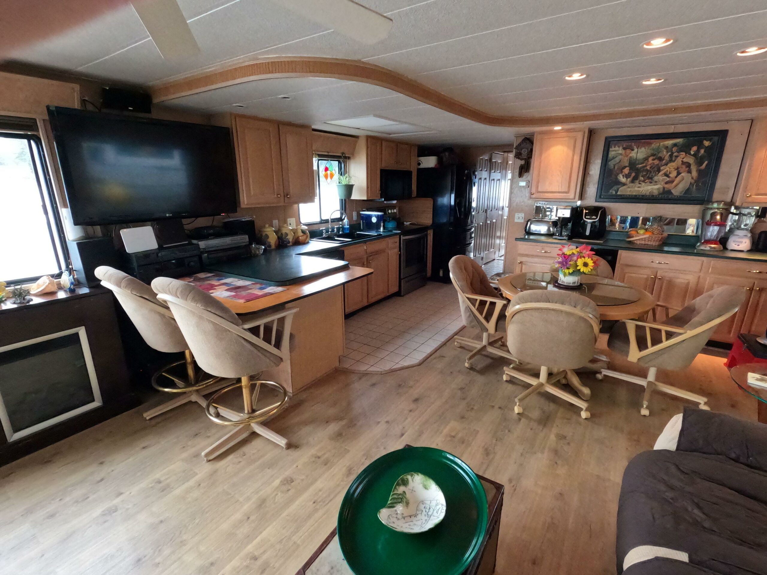 1998 Jamestowner 1667WB Americana Custom