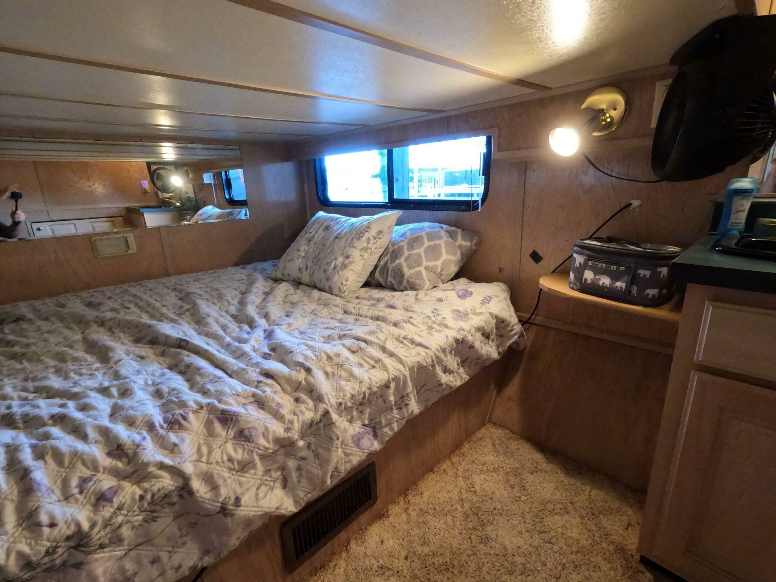 1998 Jamestowner 1667WB Americana Custom