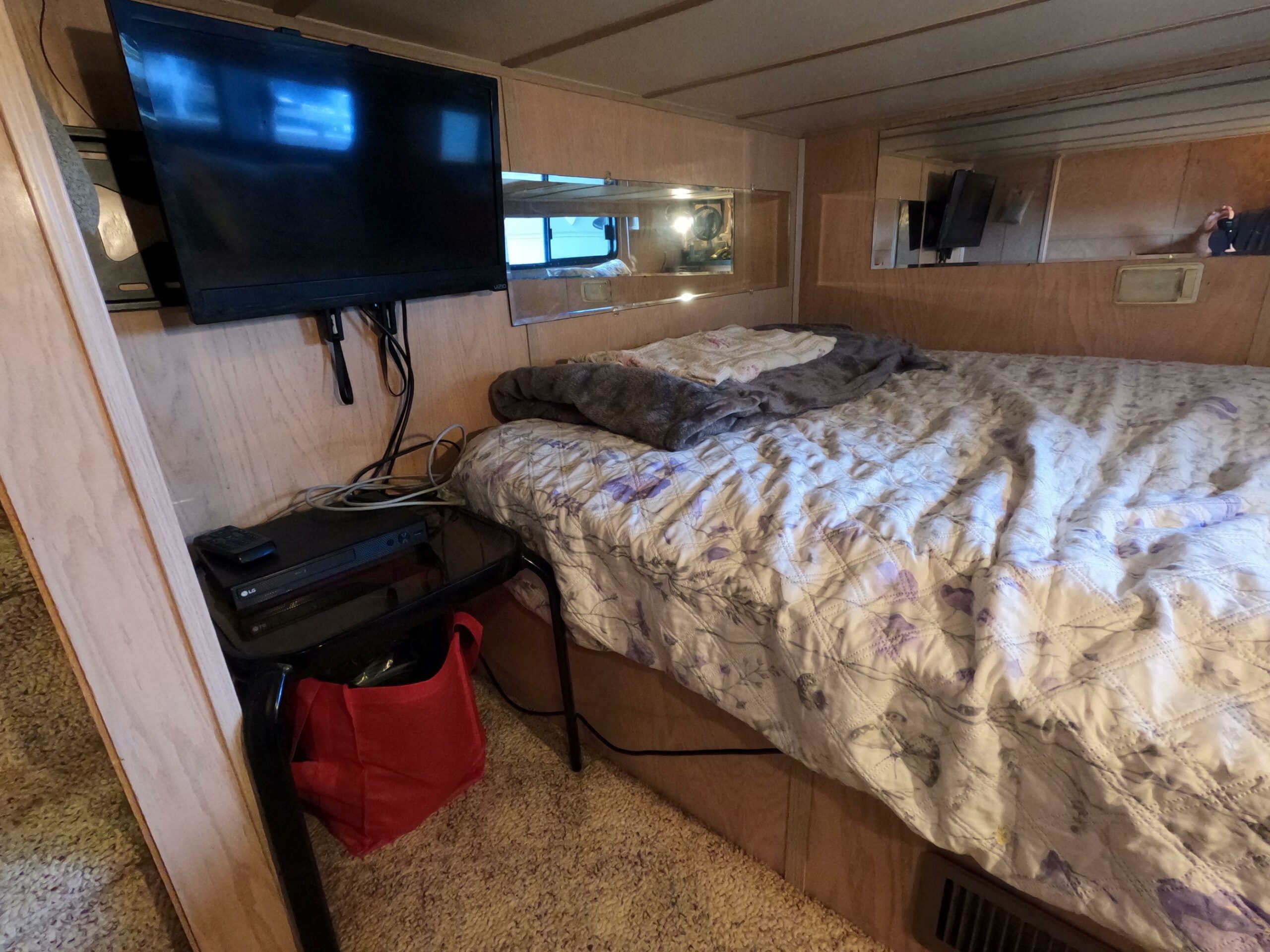 1998 Jamestowner 1667WB Americana Custom