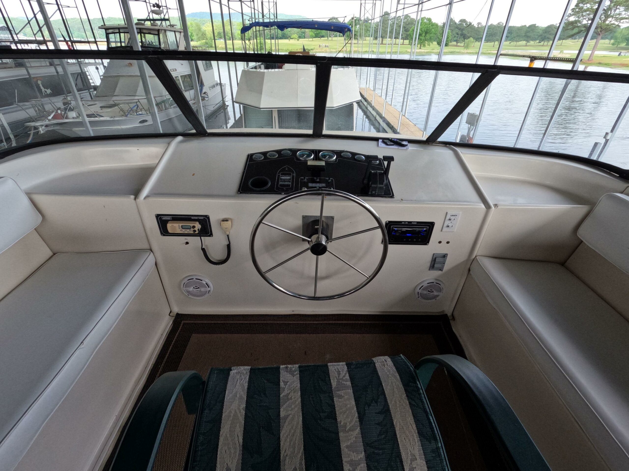 1998 Jamestowner 1667WB Americana Custom