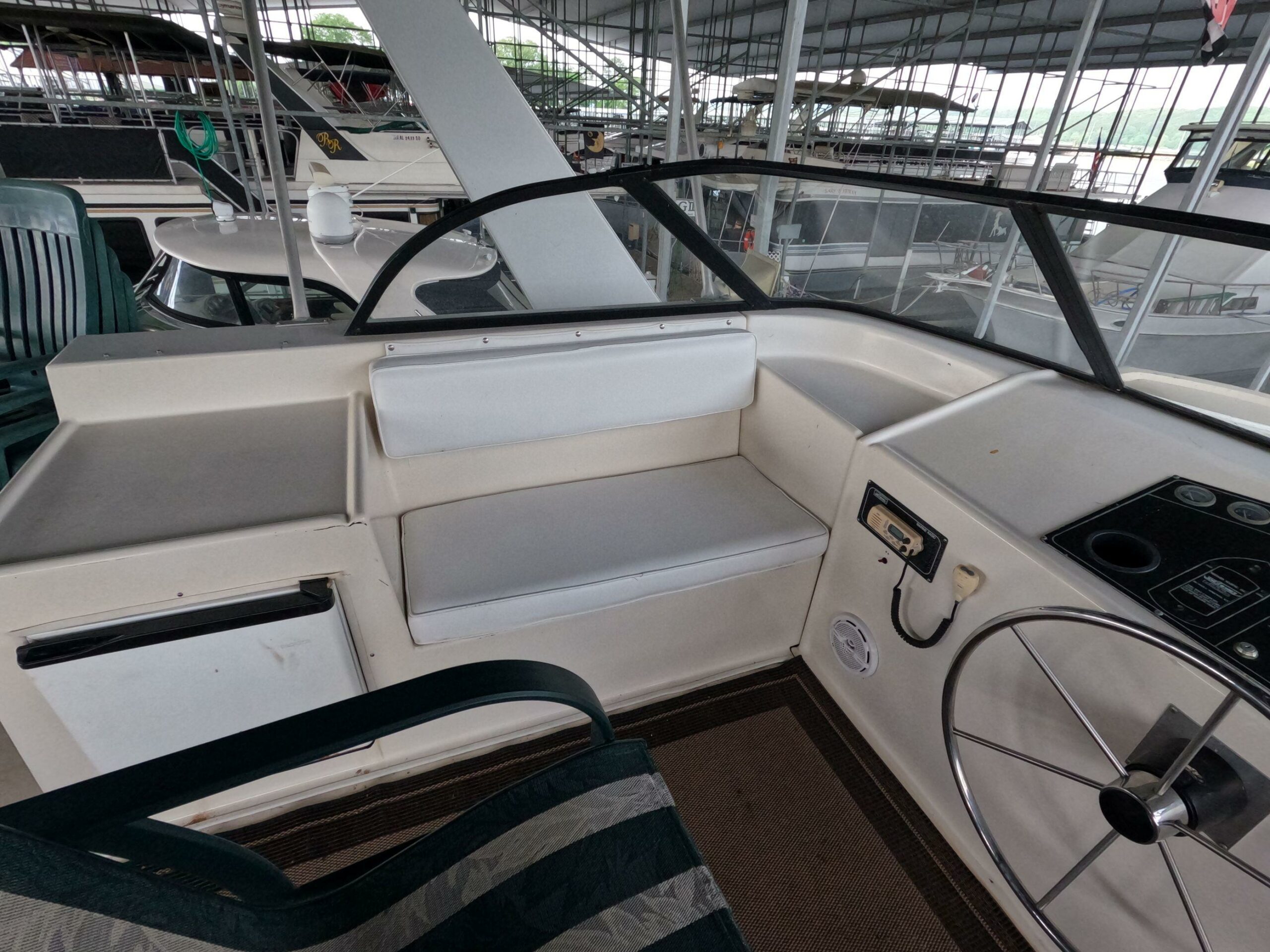 1998 Jamestowner 1667WB Americana Custom