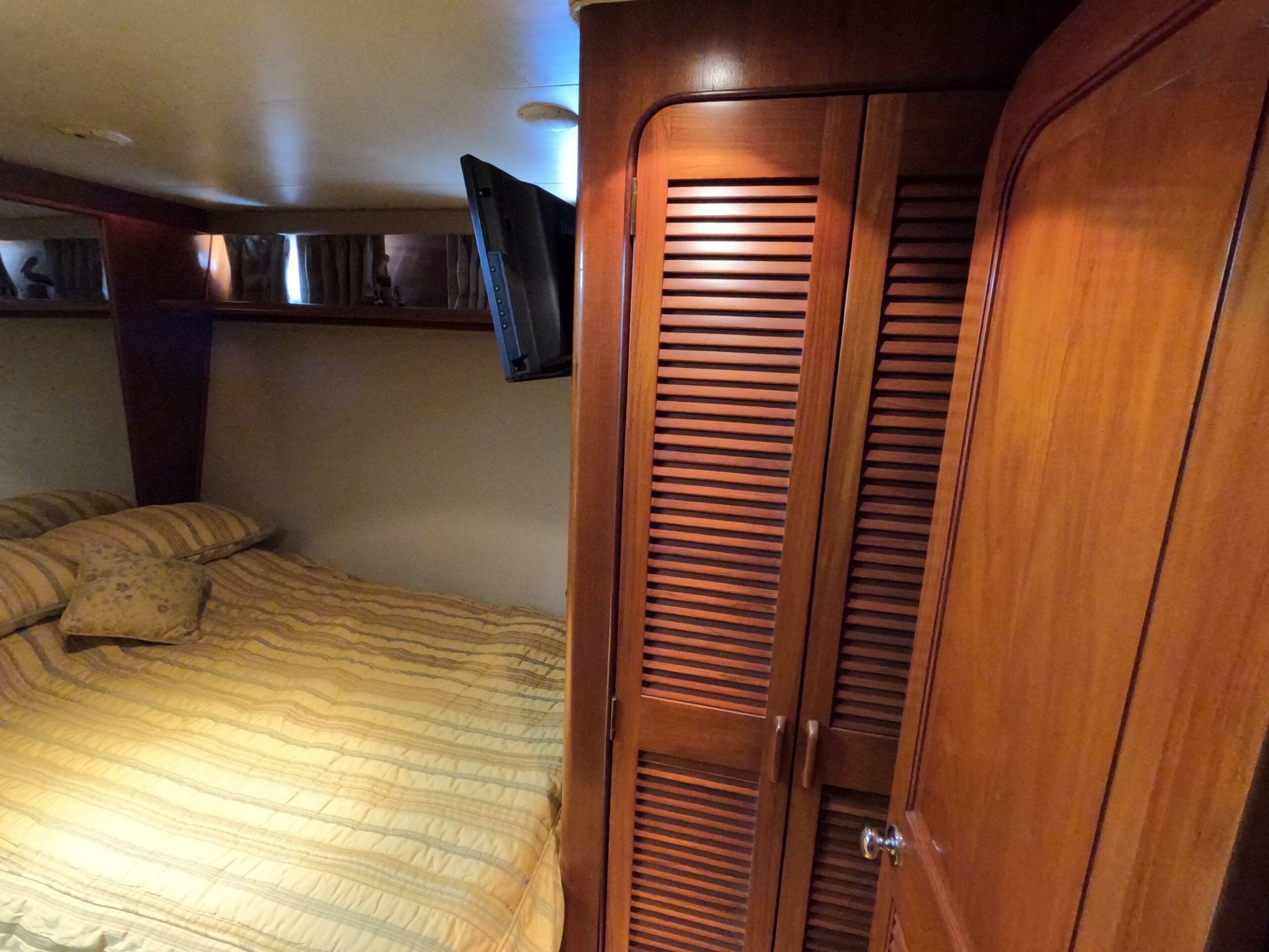 1988-viking-gulfstar-55-my-power-9783014-20250518173000725-1_XLARGE-91