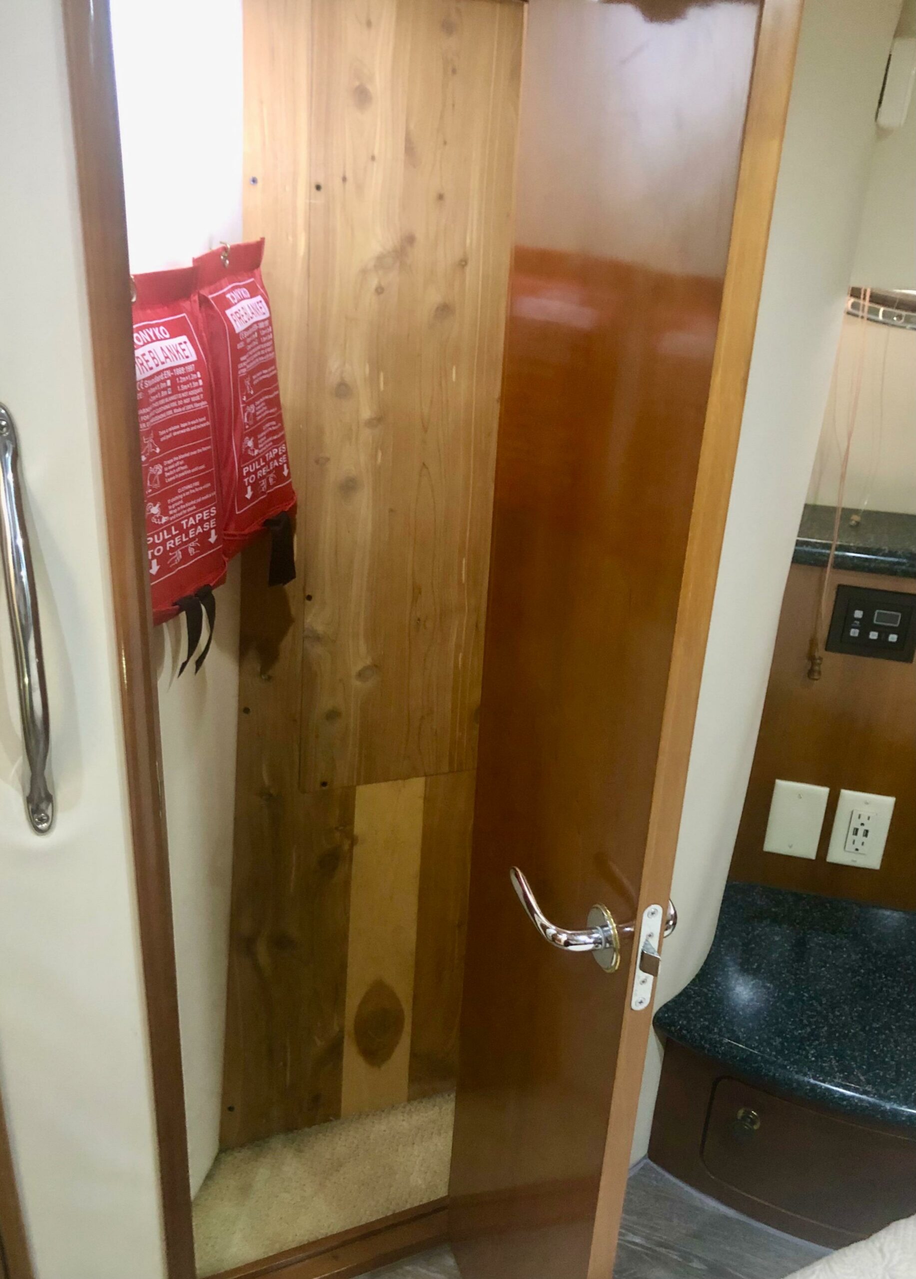 2000-carver-450-voyager-pilothouse-power-9786296-20250507172920757-1_XLARGE
