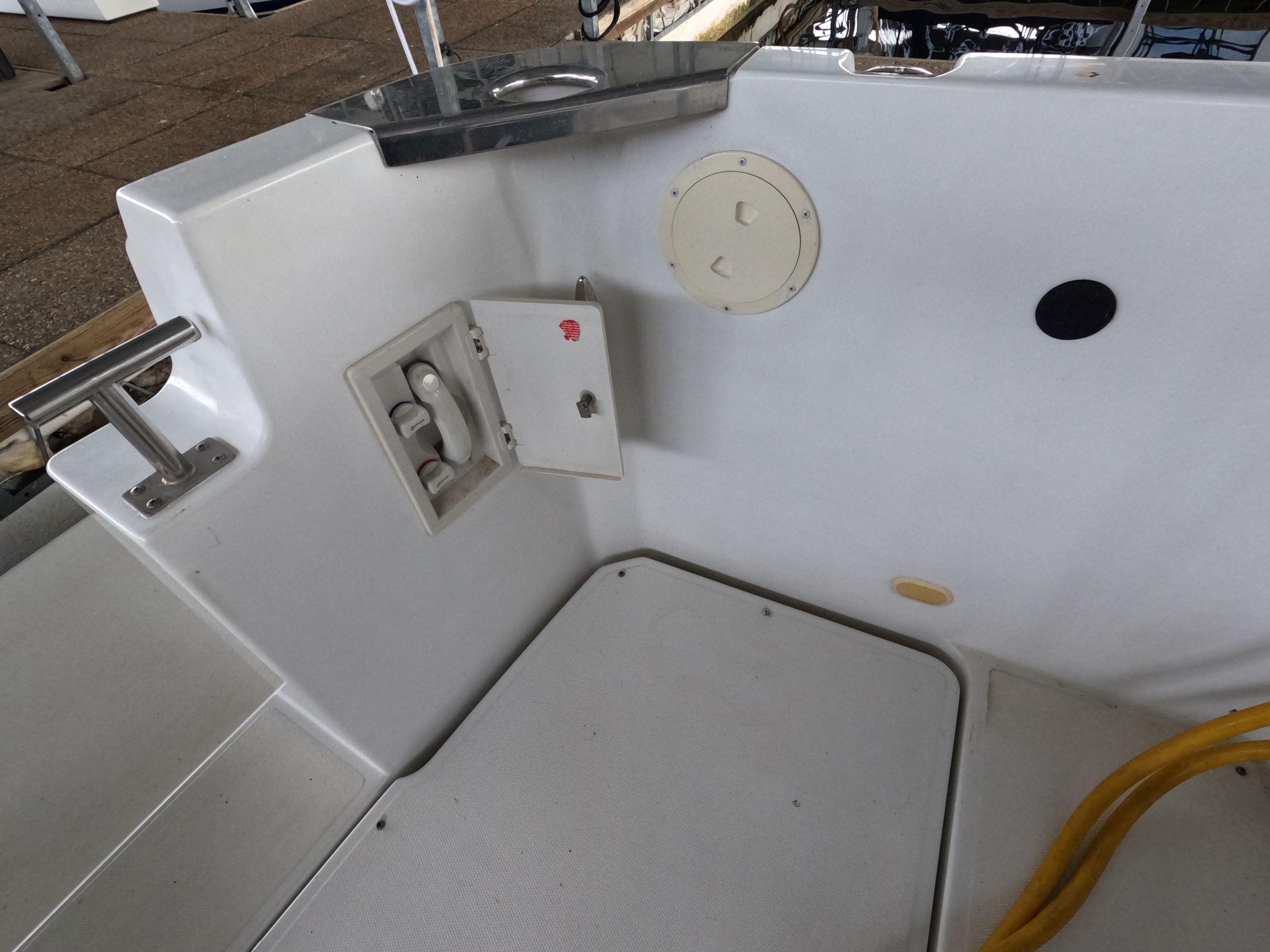 2001-carver-444-cockpit-motor-yacht-power-9385037-20240523100637914-1_XLARGE-1