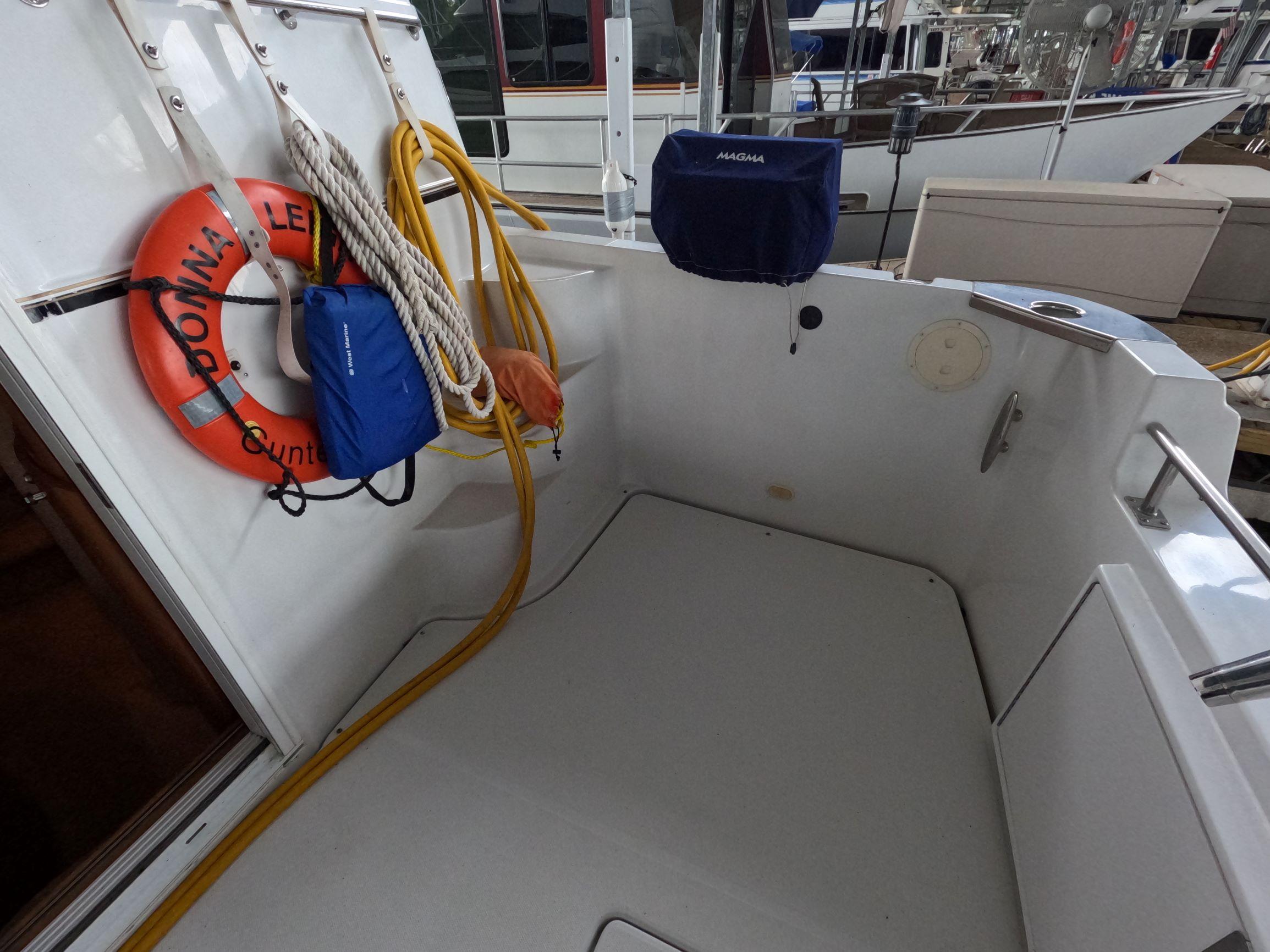 2001-carver-444-cockpit-motor-yacht-power-9385037-20240523100641951-1_XLARGE-1
