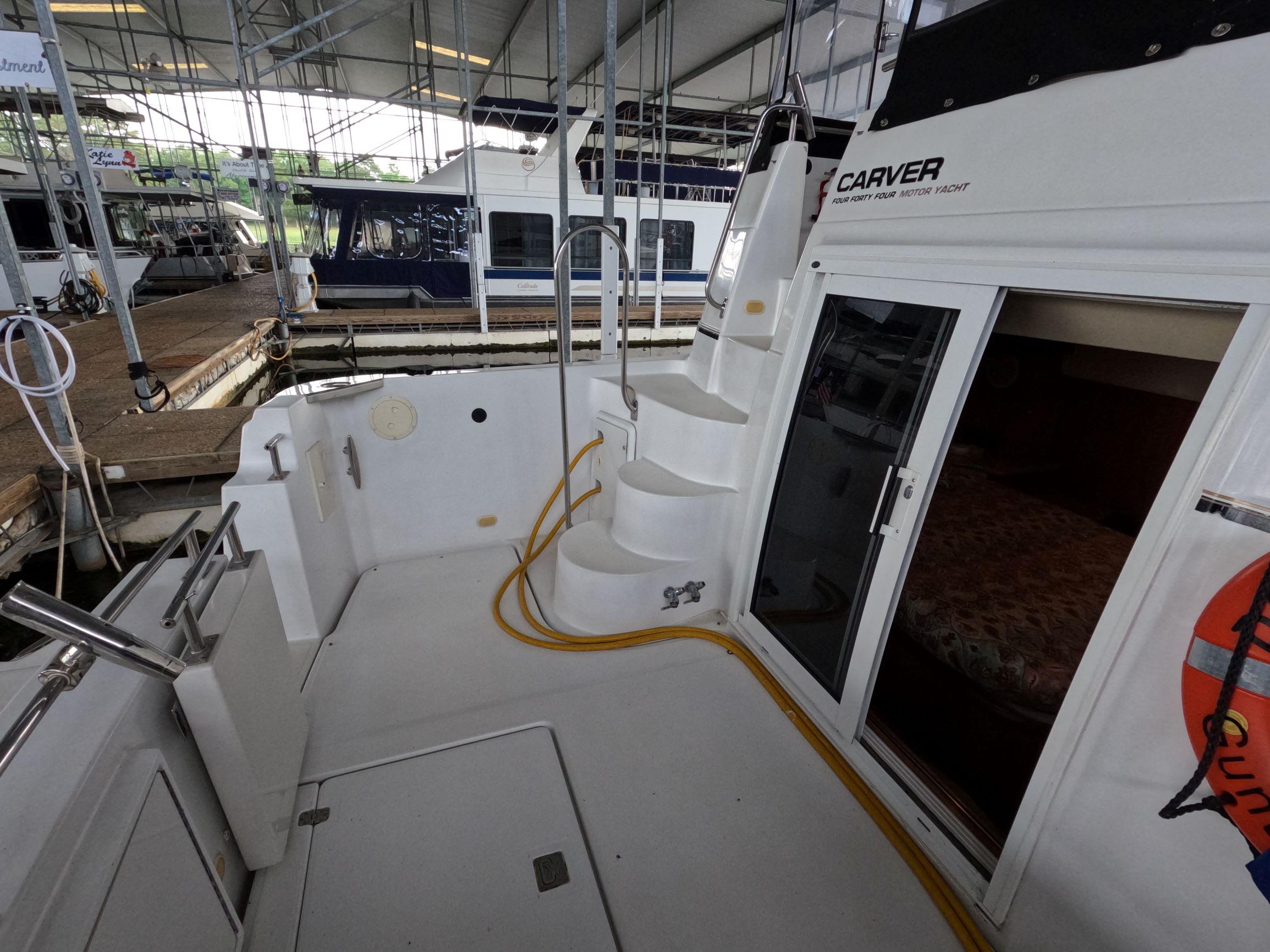 2001-carver-444-cockpit-motor-yacht-power-9385037-20240523100643957-1_XLARGE-1