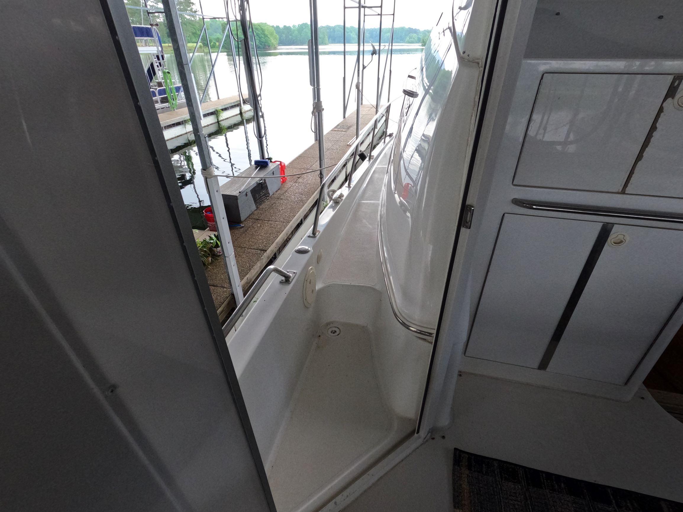 2001-carver-444-cockpit-motor-yacht-power-9385037-20240523100712093-1_XLARGE-1