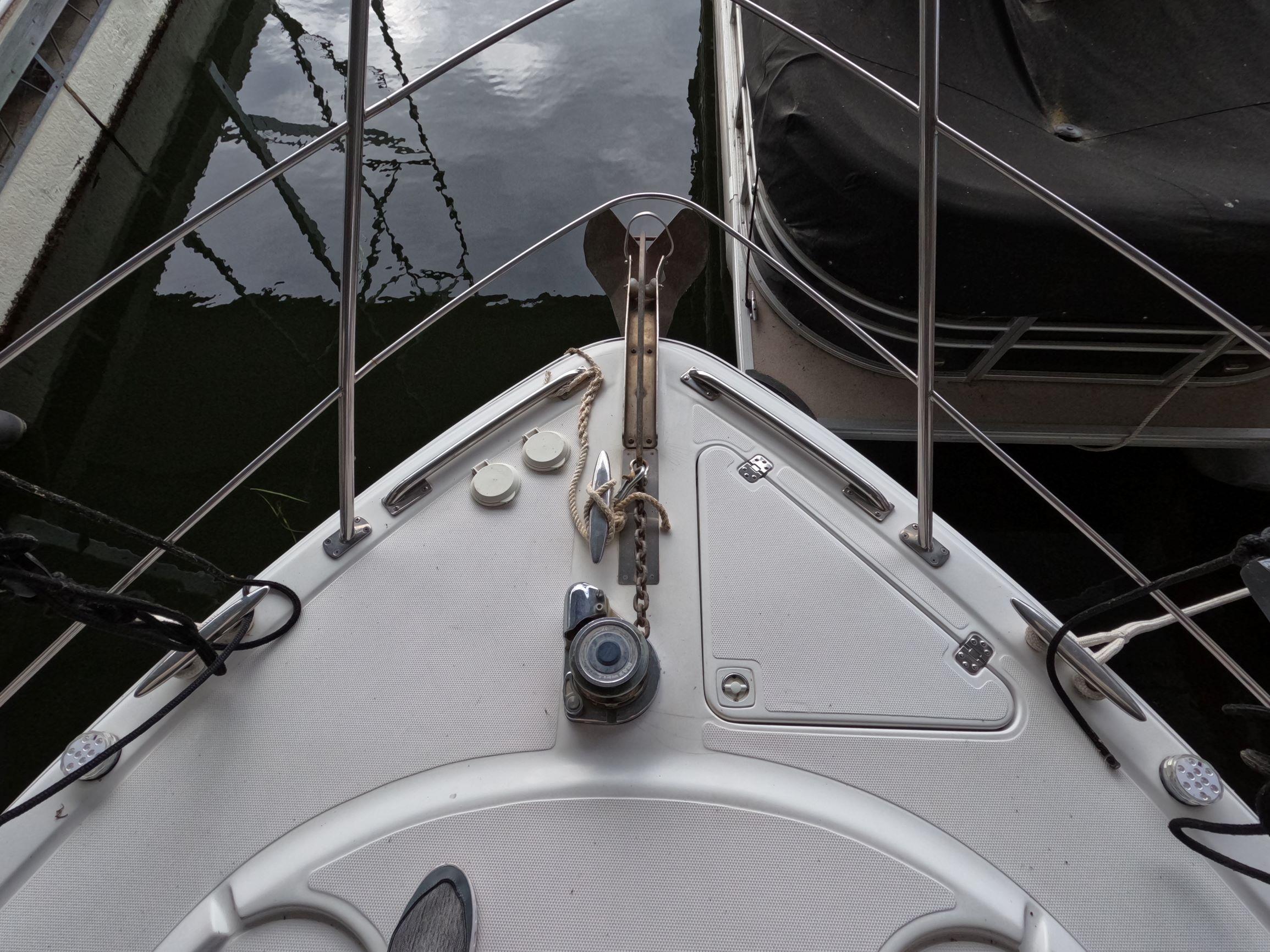 2001-carver-444-cockpit-motor-yacht-power-9385037-20240523100720165-1_XLARGE-1