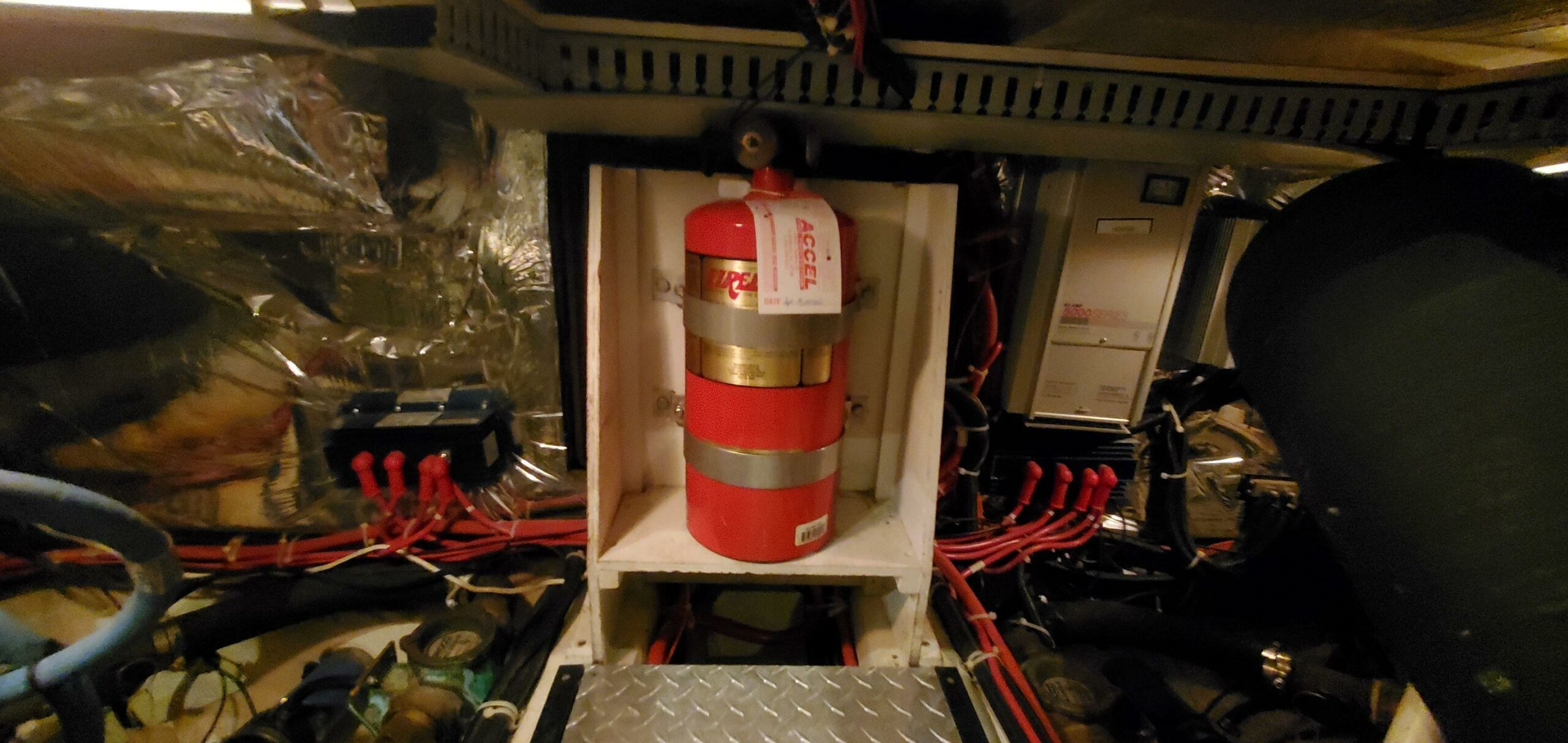 2001-carver-444-cockpit-motor-yacht-power-9385037-20240523100850548-1_XLARGE-1