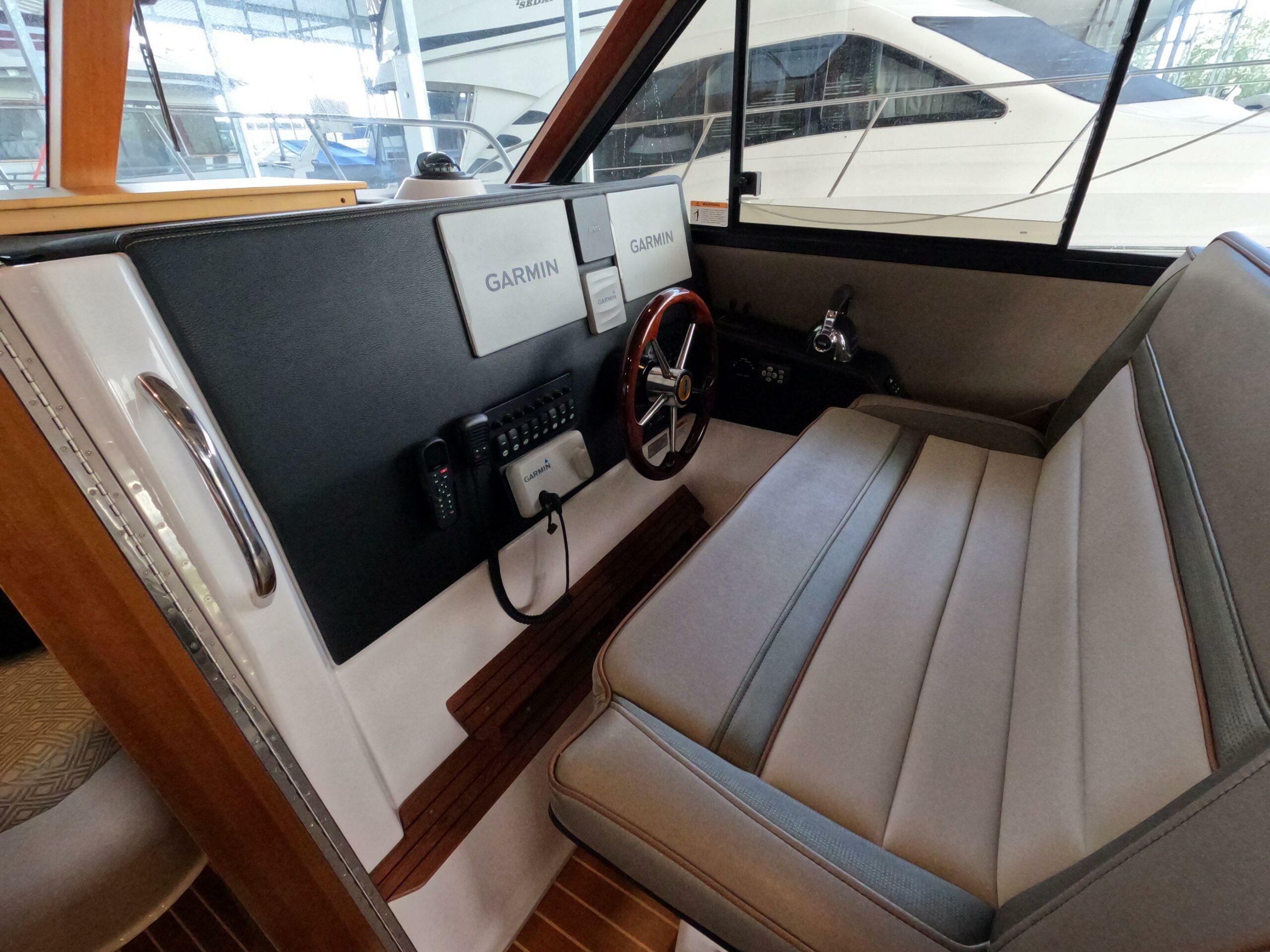 2020-cutwater-c-30-sedan-power-9858240-20250711130002239-1-1