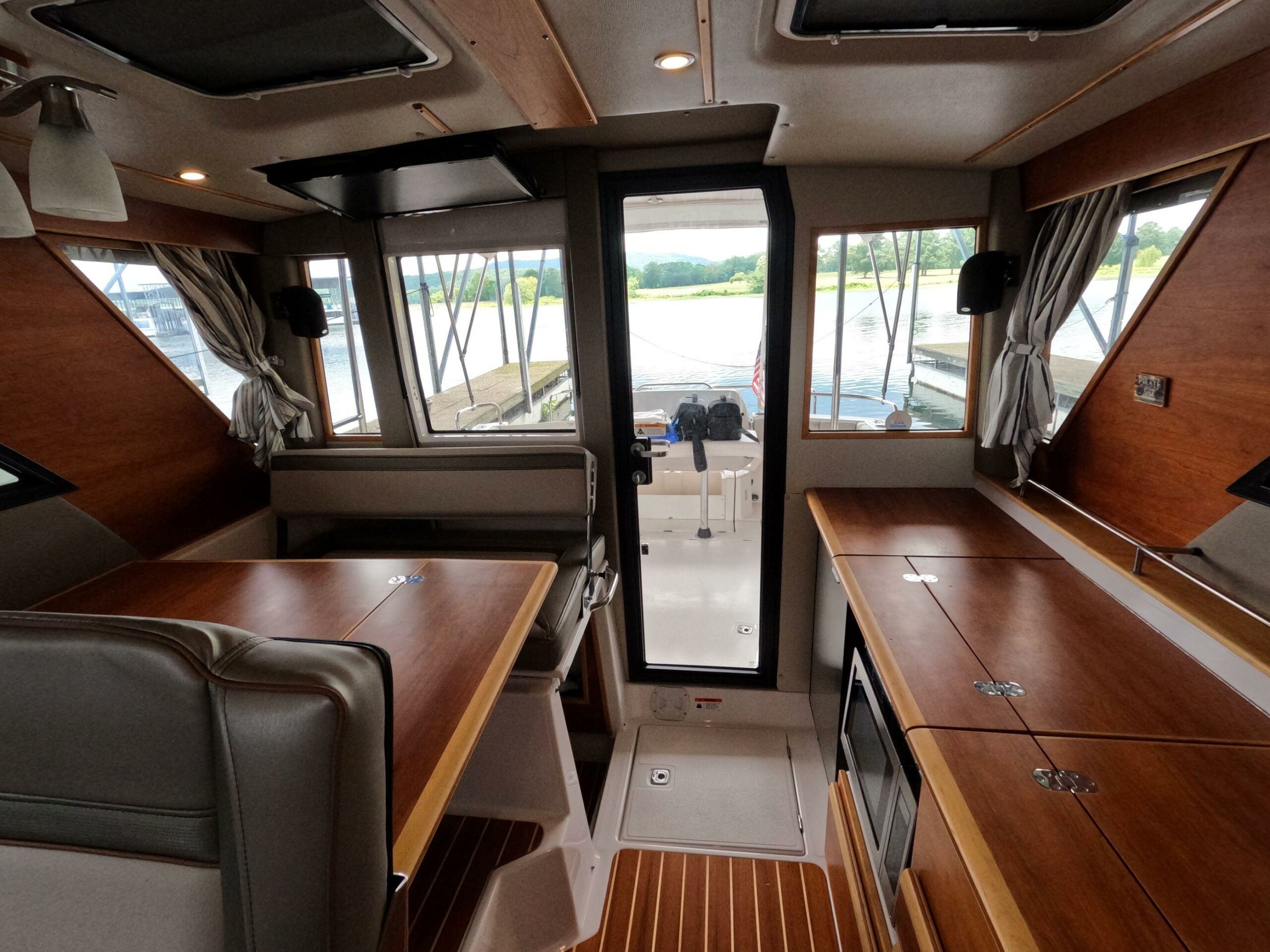 2020-cutwater-c-30-sedan-power-9858240-20250711130013056-1-1