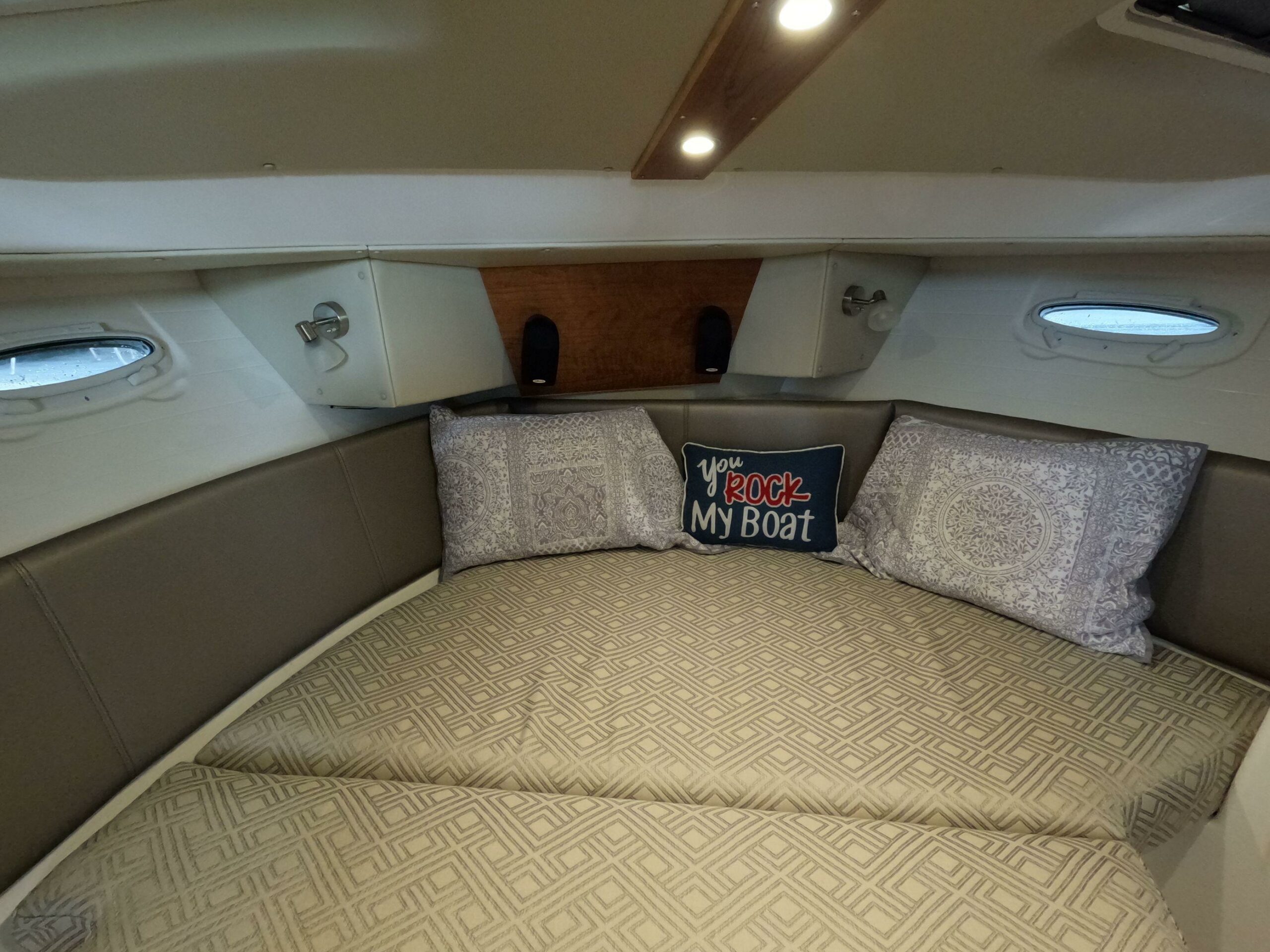 2020-cutwater-c-30-sedan-power-9858240-20250711130022166-1-1